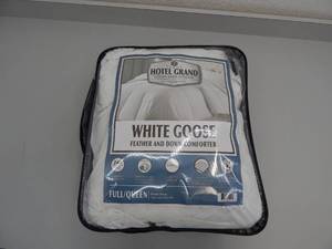Hotel Grand White Goose Feather and Down Comforter- Full/Queen