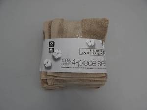 lot 12 image: 4 Piece Bathroom Towel Set