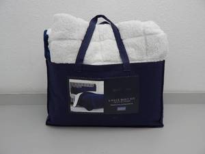 lot 14 image: Queen- 3 Piece Quilt Set