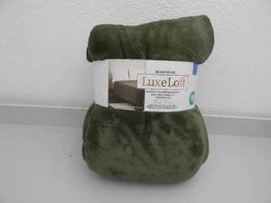 lot 25 image: King Throw Blanket