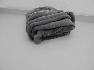 lot 34 image: Throw Blanket