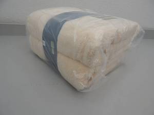 lot 137 image: 2-Piece Bath Towels