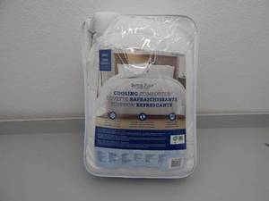 lot 138 image: King Cooling Comforter