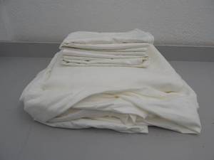 lot 149 image: Queen 6-piece Cotton sheet set