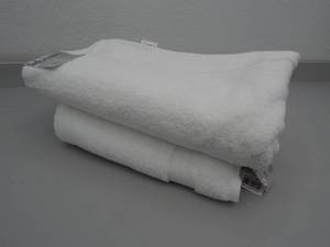 lot 156 image: 2 Bath Towels