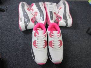 lot 9 image: 3 - Size 1 Shoes...
