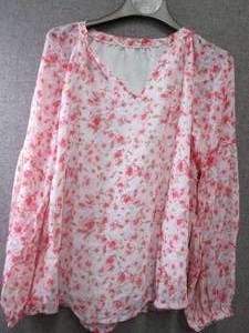 lot 14 image: 4 Ladies Large Tops...