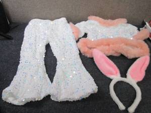 lot 20 image: Size 100 Bunny Outfit...