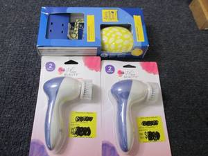 lot 46 image: 2 Facial Cleansing Systems, Detangl...
