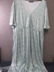 lot 89 image: 4XL Dress...
