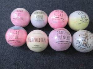 lot 99 image: 8- 4.94 oz Assorted Bath Bombs...