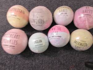 lot 100 image: 8- 4.94 oz Assorted Bath Bombs...