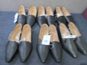 lot 122 image: 4 pr Size 7, 2 pr- 7.5 A New Day Wo...