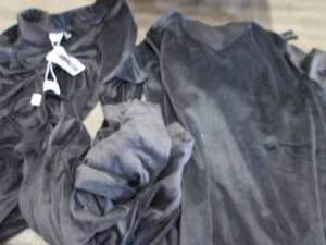 lot 201 image: 2 Sets Ladies Small PajamasLounge ...