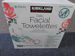 lot 220 image: 180 ct Kirkland Daily Facial Towele...