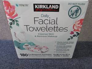 lot 252 image: 180 ct Kirkland Daily Facial Towele...