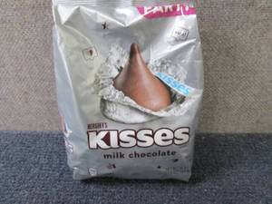 lot 257 image: 35.8 oz Hersheys Kisses...