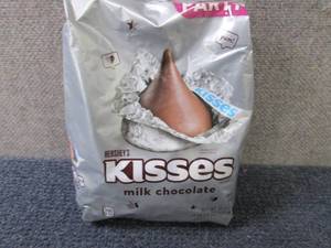 lot 258 image: 35.8 oz Hersheys Kisses...