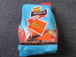 lot 262 image: 33.38 oz Miniatures Party Pack...