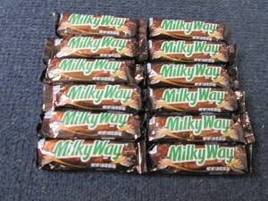 lot 284 image: 12- 1.84 oz Milky Way...