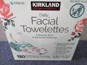 lot 218 image: 180 ct Kirkland Daily Facial Towele...