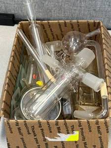 lot 9 image: ASSORTED SCIENCE BOX - Specialty Glassware Box