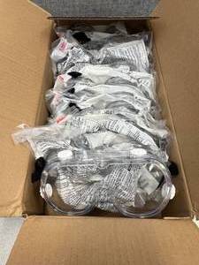 lot 45 image: 10 - 3M 334 Clear Lens, Chemical Goggles
