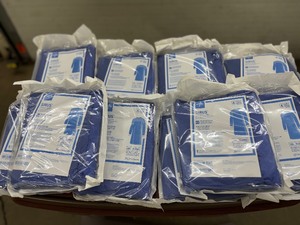 lot 79 image: Lot of 10 NEW In Package Medline DYNJP2212SL Sirus Poly-Reinforced Level 4 AAMI P870 Surgical Gowns - 3XL - Great For Painting Projects Too
