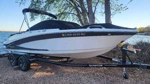 2023 Glastron GX 215