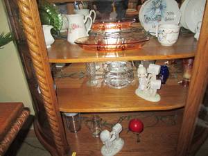 lot 16 image: Variety of colorful vintage depress...