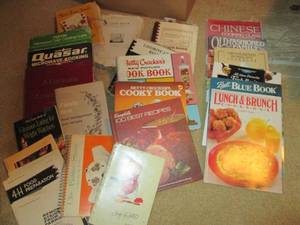 lot 26 image: Collection of vintage Cookbooks...