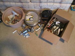 lot 33 image: Vintage pressure cooker, manual cra...