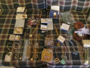 lot 80 image: HUGE jewelry assortment. Necklaces,...