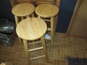 lot 106 image: Trio of lite-tone hardwood backless...