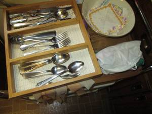 lot 110 image: Wood drawer organizer, flatware and...