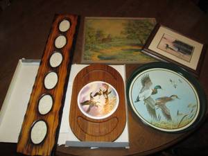lot 128 image: Bundle of Wildlife wall decor and m...