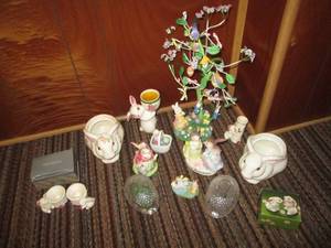 lot 129 image: Lot of ceramic and glass Avon Rabbi...