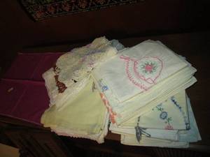 lot 130 image: Lot of hand embroidered linens...