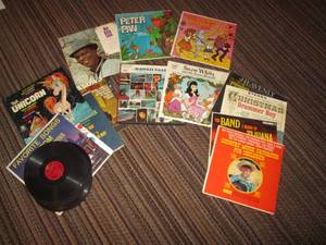 lot 131 image: Vintage Vinyl Record albums. Snow W...