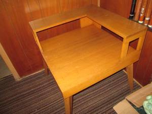 lot 133 image: Vintage Wood corner style end table...