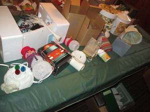 lot 140 image: Large lot of Avon collectibles incl...