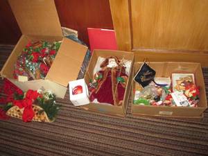 lot 141 image: Vintage Christmas Santa Figurine, o...
