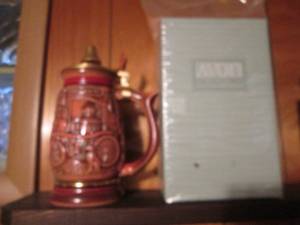 lot 158 image: Avon collector stein Tribute to Am...