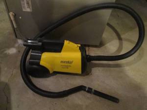 lot 170 image: Eureka Mighty Mite mini canister va...