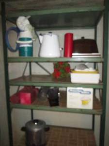 lot 180 image: Content of shelf including Enamelwa...