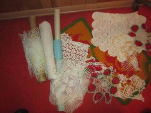 lot 195 image: Vintage hand knit fabric and doilie...
