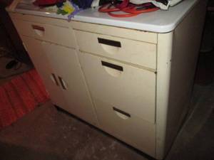 lot 203 image: Vintage metal storage cabinet with ...