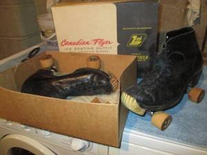 lot 206 image: Vintage Roller skates size 8...