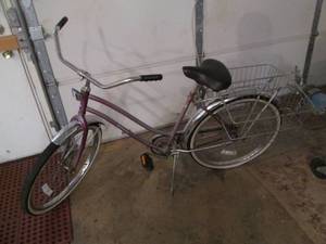 lot 4 image: Vintage Murray Monterey womens bic...