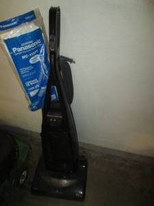 lot 230 image: Panasonic MC-V7375 upright vacuum c...